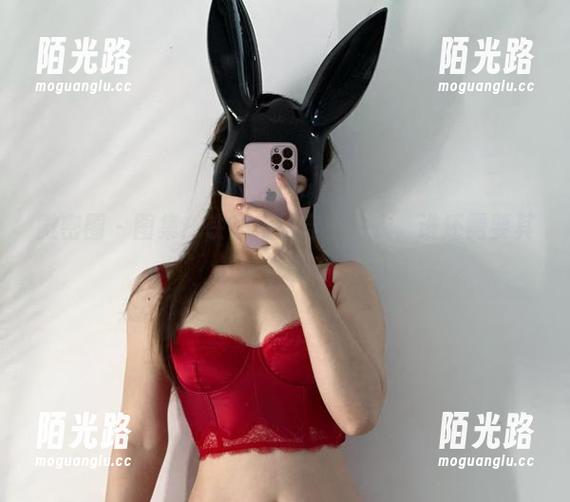 微密圈 - 图集：铁锤姐姐穿上内衣，谁还需要其他东西？