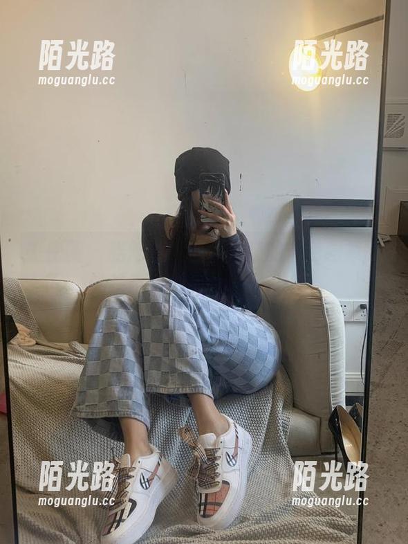微密圈 - 酷炫在线：陈佩奇的粉色图集，肤色柔和，气氛轻松。
