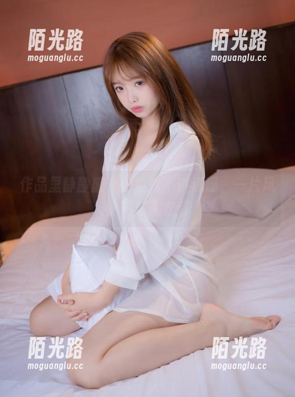 作品里静静盛开的雯妹不讲道理，一片风铃花与薰衣草