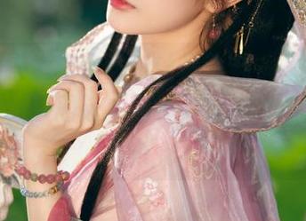 雯妹不讲道理你这白丝吊带袜，不愧是原创力作，原图赶紧马住，分享才最必须呀！