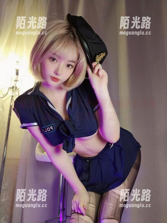 偷偷分享一张雯妹不讲道理和她小伙伴的双人图，画面感真足！
