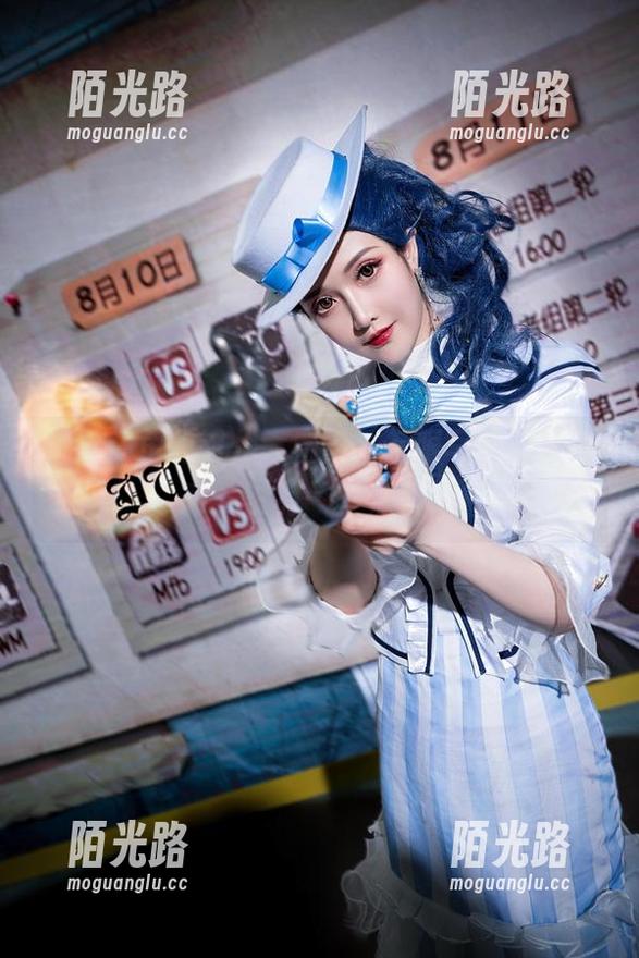 崭露头角的露儿大魔王，礼服写真大放异彩，没有一丝保留！