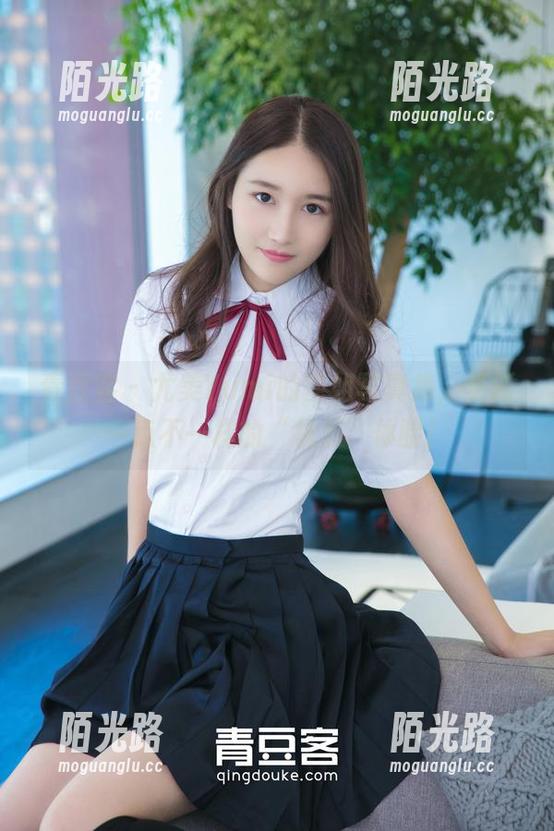 青豆客 - 尤美Yumi的空姐写真集，更新一点不一样的“机票”体验！