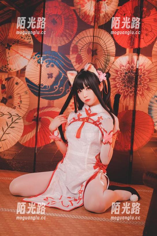 魔幻女仆姐妹团，面饼仙儿的写真，看了让人想进厨房！
