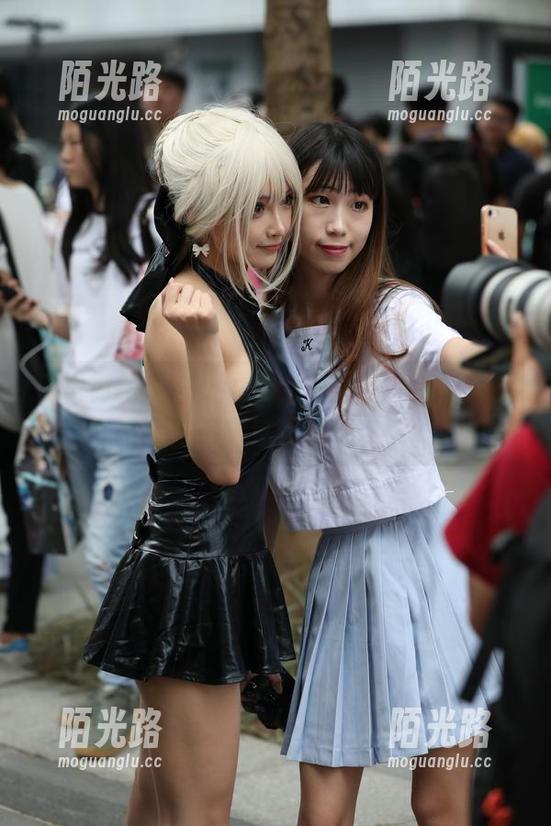 魔镜街拍 - 艾小青的女仆写真，真让人捉摸不透这份气氛。