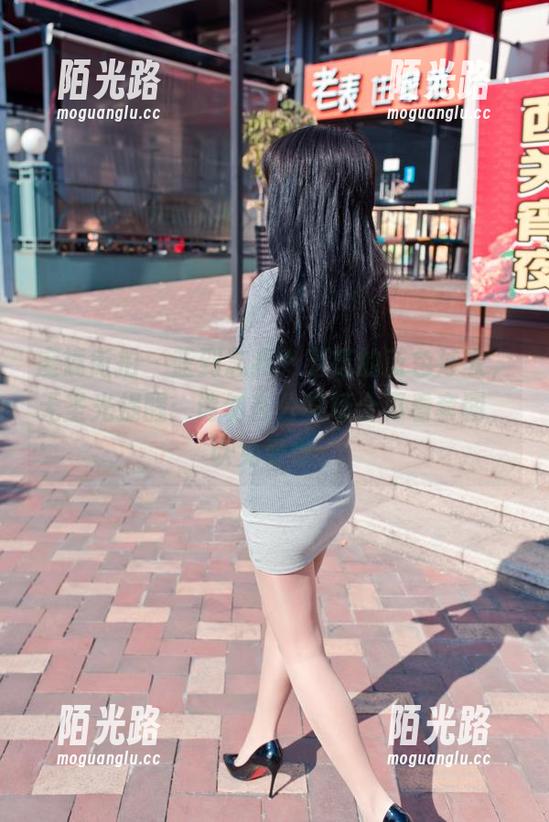 魔镜街拍 - 蓝到忘我？芝芝的蓝色泳衣，无圣光提醒：请勿在公共场合再看套图，以免受惊。